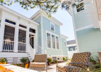 Beach House Siding: 5 Design Ideas and Tips | Allura USA